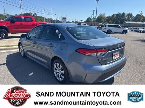 Used 2022 Toyota Corolla LE image 5