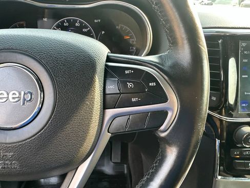 Used 2019 Jeep Grand Cherokee Altitude AWD/4WD image 9