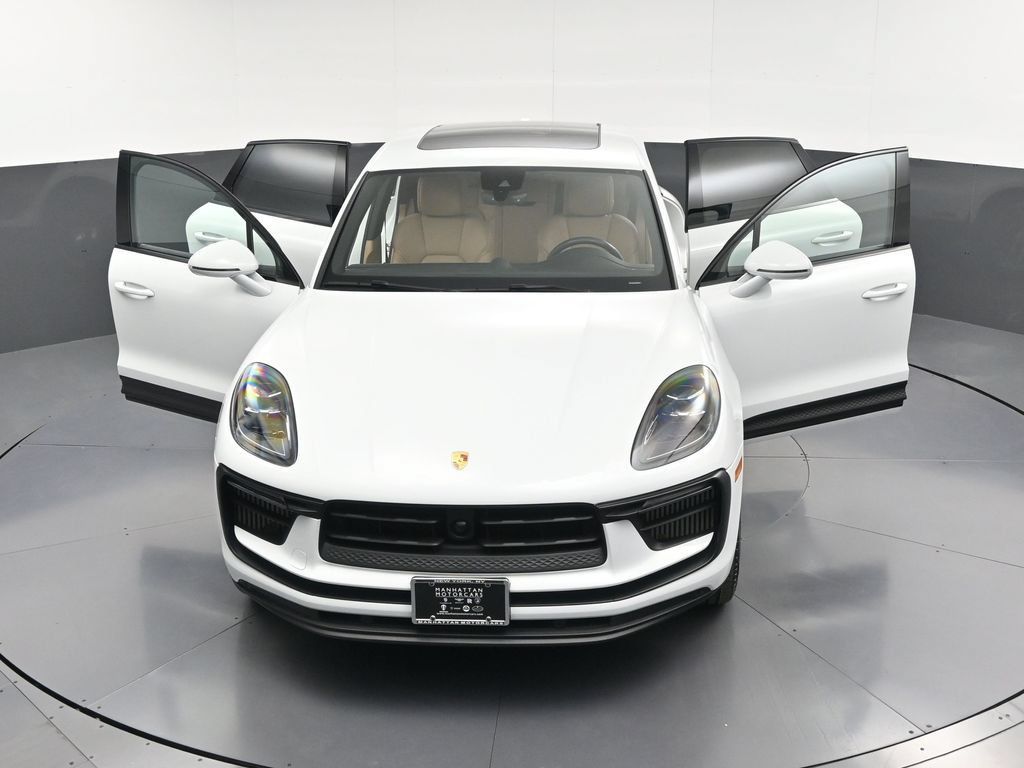 Certified 2024 Porsche Macan S AWD/4WD image 32