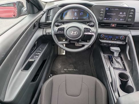 Certified 2025 Hyundai Elantra Sport FWD image 14
