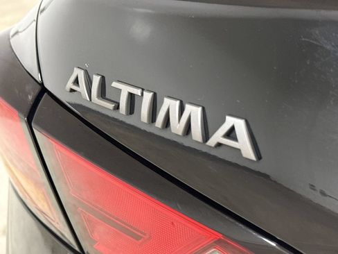 Used 2024 Nissan Altima 2.5 SV FWD image 25
