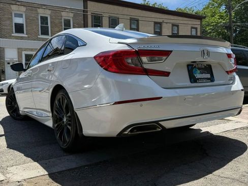 Used 2018 Honda Accord Touring image 4