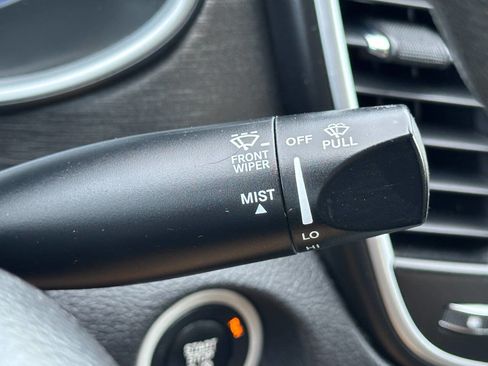 Used 2016 Chrysler 200 Limited image 30