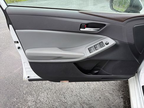 Used 2019 Toyota Avalon XLE w/ Moonroof Package FWD image 11