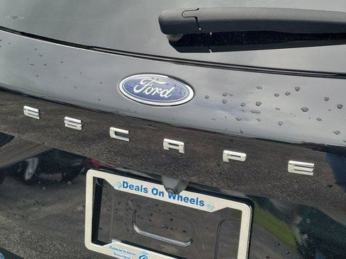 Used 2025 Ford Escape SE w/ Class II Trailer Tow Package FWD image 7
