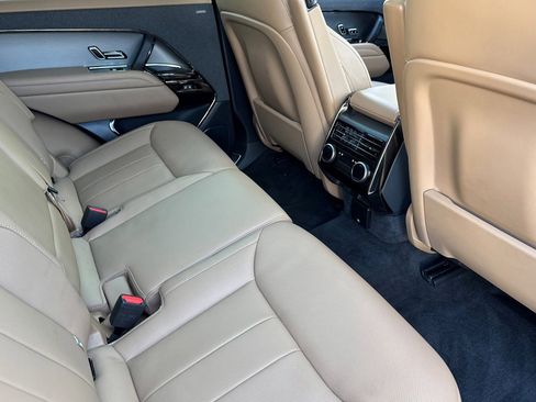 Used 2025 Land Rover Range Rover Sport SE image 29