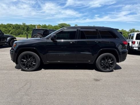 Used 2022 Jeep Grand Cherokee Laredo X AWD/4WD image 7