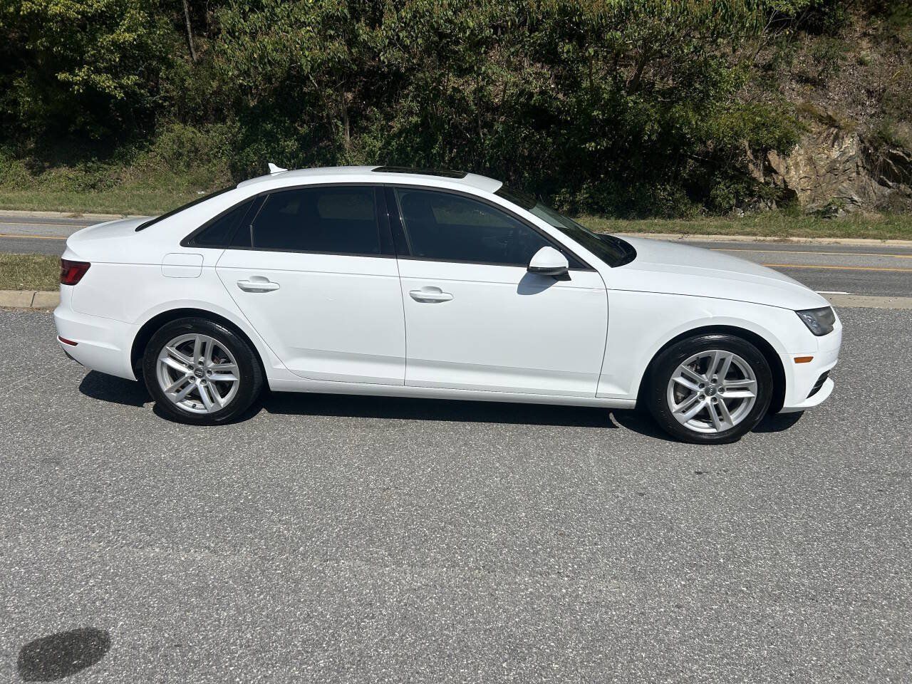 Used 2017 Audi A4 2.0T Premium FWD image 9