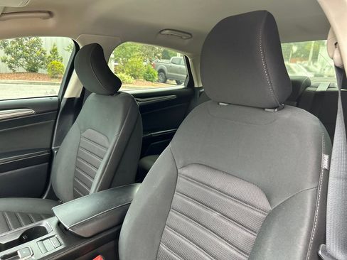 Used 2019 Ford Fusion SE FWD image 9