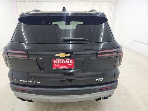 Used 2025 Chevrolet Traverse LT AWD/4WD image 19