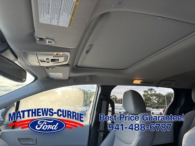Used 2025 Toyota Sienna LE w/ LE Plus Package FWD image 10