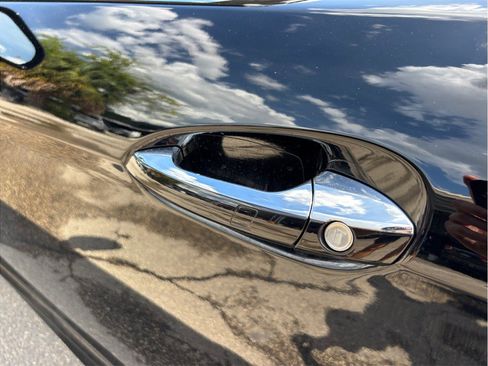 Used 2013 Mercedes-Benz SL 550 image 16