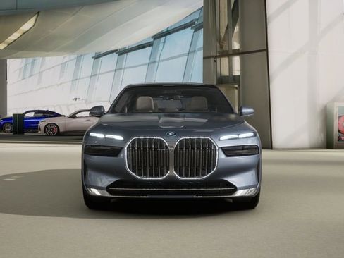 Used 2026 BMW i7 eDrive50 w/ Executive Package image 25