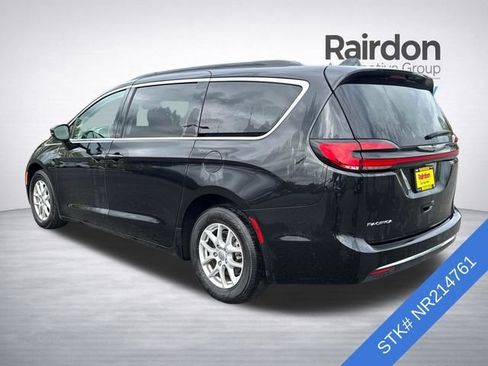 Used 2022 Chrysler Pacifica Touring-L FWD image 4