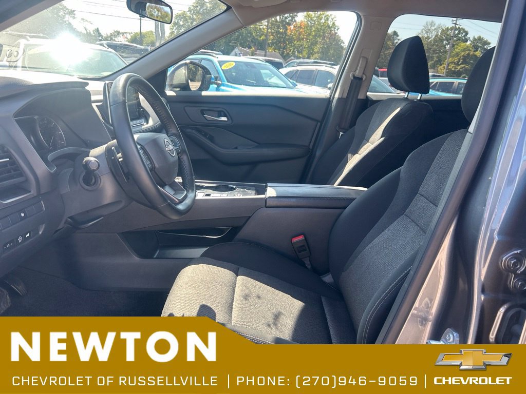 Used 2025 Nissan Rogue SV FWD image 4