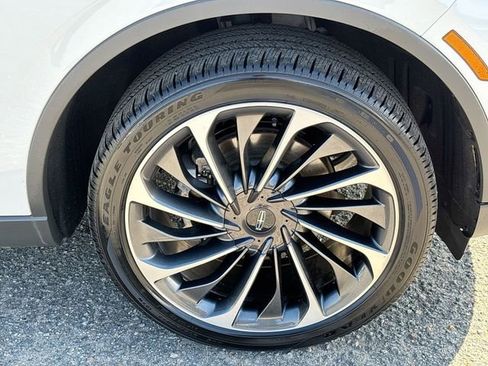Used 2025 Lincoln Aviator Reserve AWD/4WD image 12