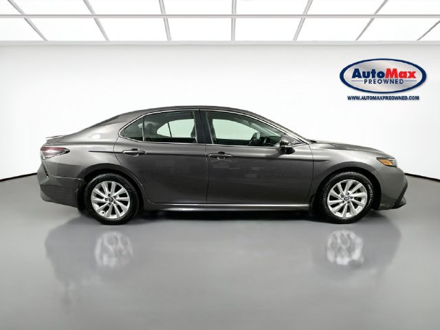 Used 2023 Toyota Camry SE FWD image 9