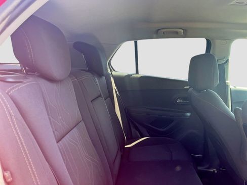 Used 2019 Chevrolet Trax LT FWD image 24
