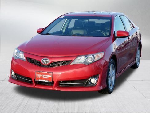 Used 2012 Toyota Camry SE w/ Convenience Pkg image 2