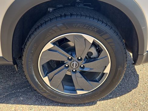 Certified 2025 Nissan Rogue SV FWD image 33