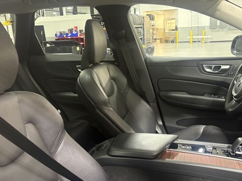 Used 2024 Volvo XC60 B5 Plus AWD/4WD image 33