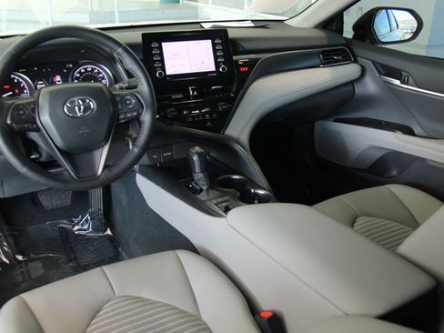 Used 2024 Toyota Camry SE image 17