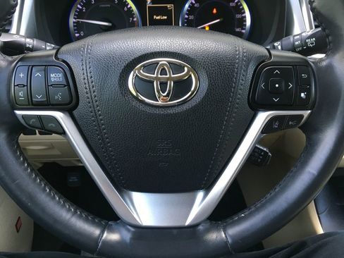 Used 2019 Toyota Highlander Limited AWD/4WD image 14