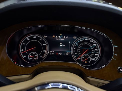 Used 2017 Bentley Bentayga image 31