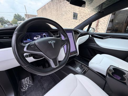 Used 2020 Tesla Model X Long Range AWD/4WD image 16