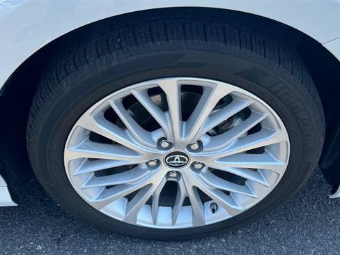Used 2019 Toyota Camry XLE FWD image 28