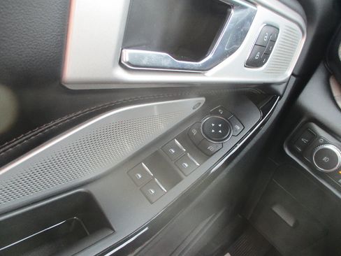 Certified 2021 Ford Explorer Platinum w/ Equipment Group 601A image 16