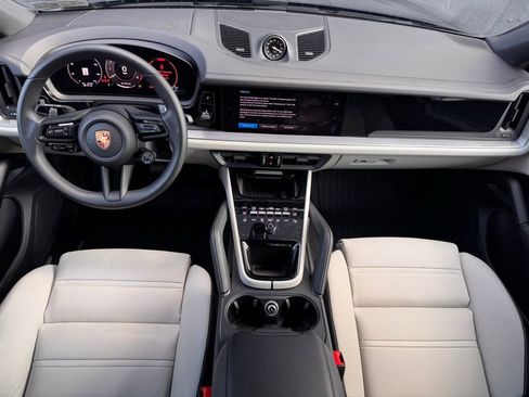 Certified 2025 Porsche Cayenne Coupe image 22