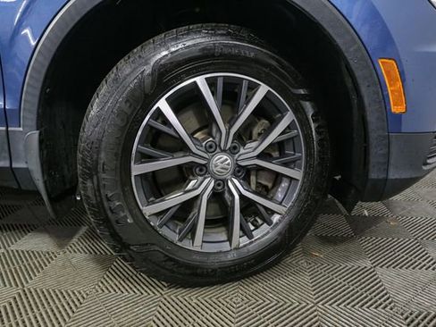 Used 2019 Volkswagen Tiguan SE w/ Panoramic Sunroof Package AWD/4WD image 14