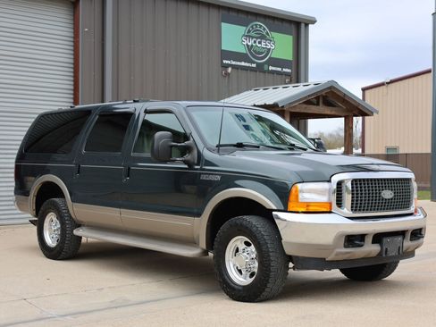 Used 2000 Ford Excursion Limited image 1