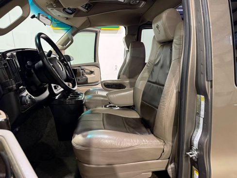 Used 2016 Chevrolet Express 2500 RWD image 12