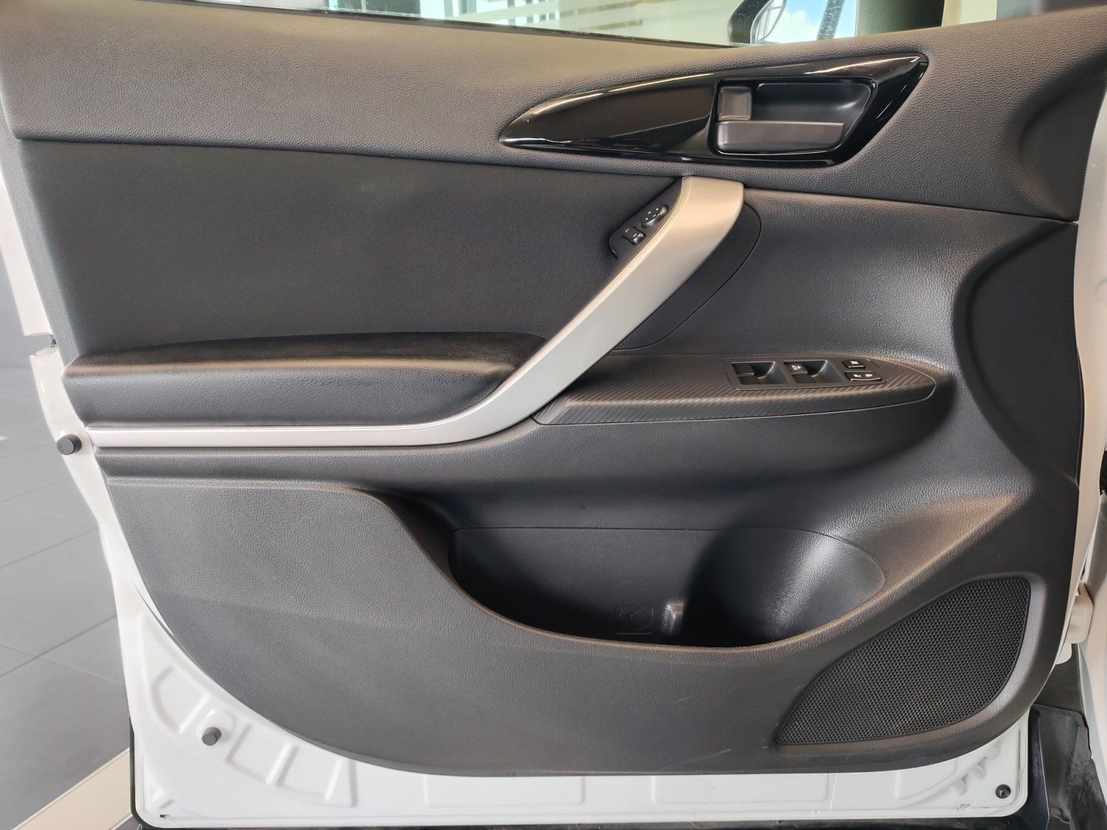 Used 2018 Mitsubishi Eclipse Cross ES FWD image 24