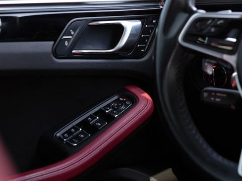 Used 2019 Porsche Macan AWD/4WD image 23