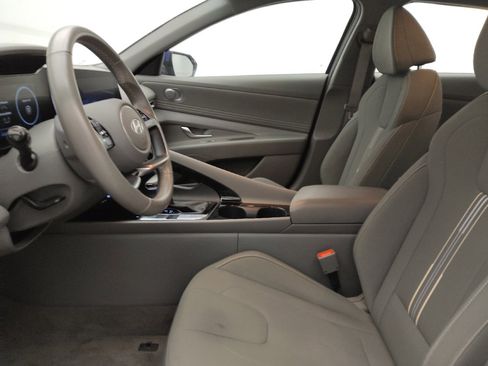 Used 2025 Hyundai Elantra SEL FWD image 17