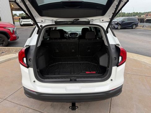 Used 2022 GMC Terrain SLE w/ Driver Convenience Package FWD image 7