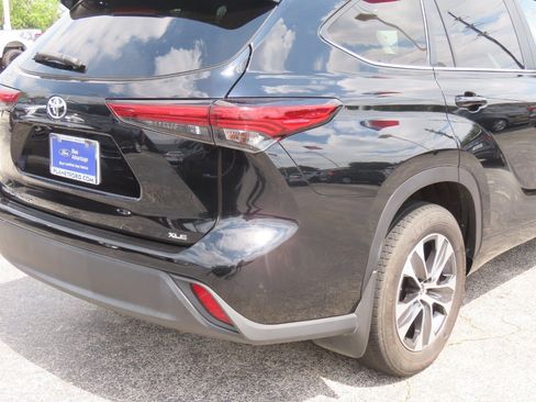 Used 2023 Toyota Highlander XLE FWD image 10