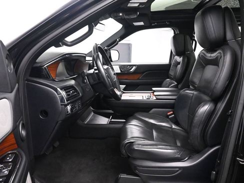 Used 2020 Lincoln Navigator Reserve w/ Luxury Package image 12