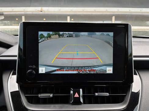 Used 2025 Toyota Corolla Cross XLE FWD image 28