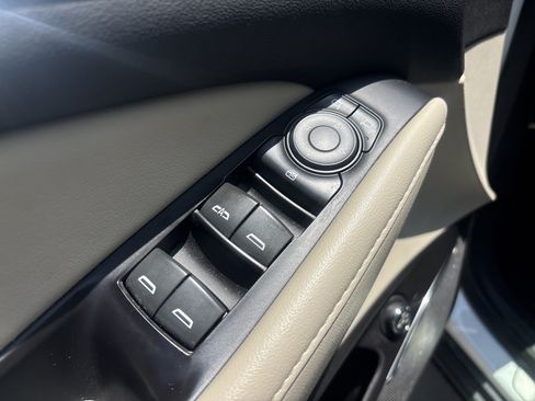 Used 2019 Buick Enclave Essence AWD/4WD image 15