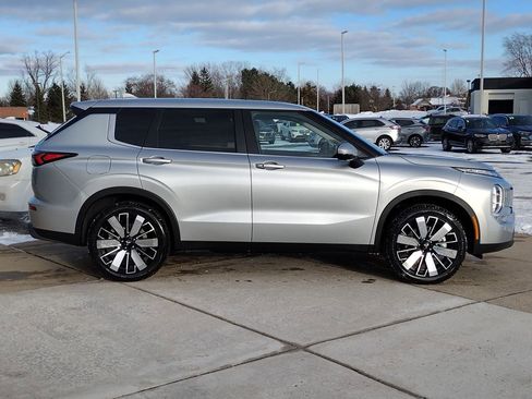 New 2026 Mitsubishi Outlander SE image 15