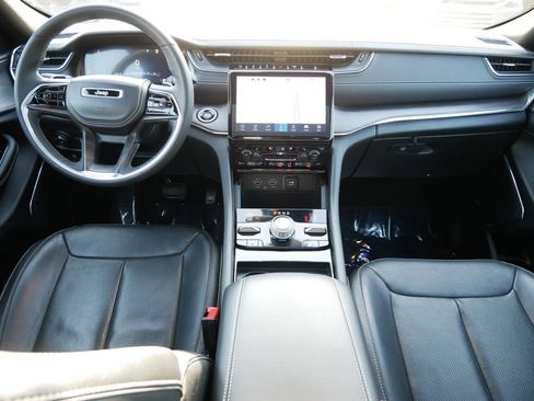 Used 2023 Jeep Grand Cherokee Overland AWD/4WD image 14