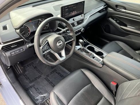 Used 2024 Nissan Altima 2.5 SR w/ SR Premium Package image 3