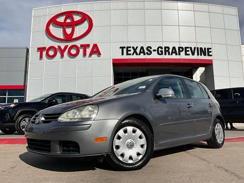 Used 2009 Volkswagen Rabbit S image 2