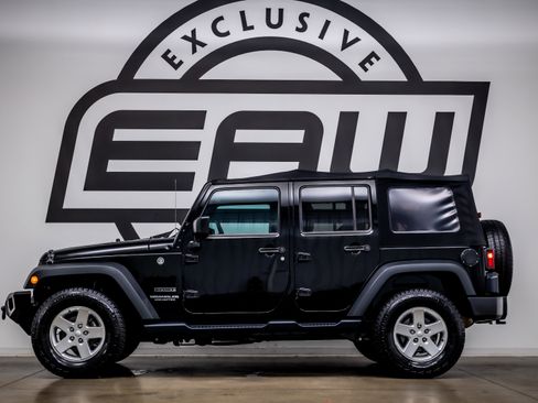 Used 2016 Jeep Wrangler Unlimited Sport w/ Quick Order Package 24S AWD/4WD image 5