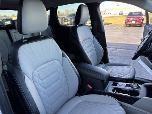 Used 2024 Ford Escape Platinum w/ Premium Technology Package image 29