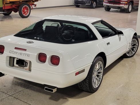 Used 1994 Chevrolet Corvette Coupe RWD image 34